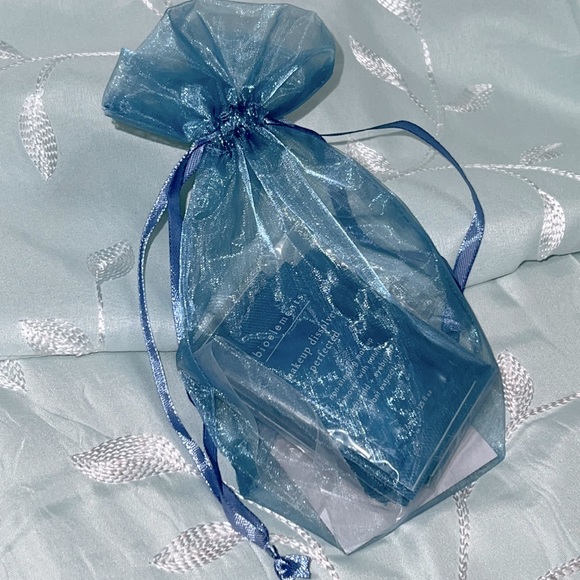 Bioelements Gift Bag Bundle of Makeup Dissolver Perfected 11 Item Lot m NEW - Picture 2 of 7